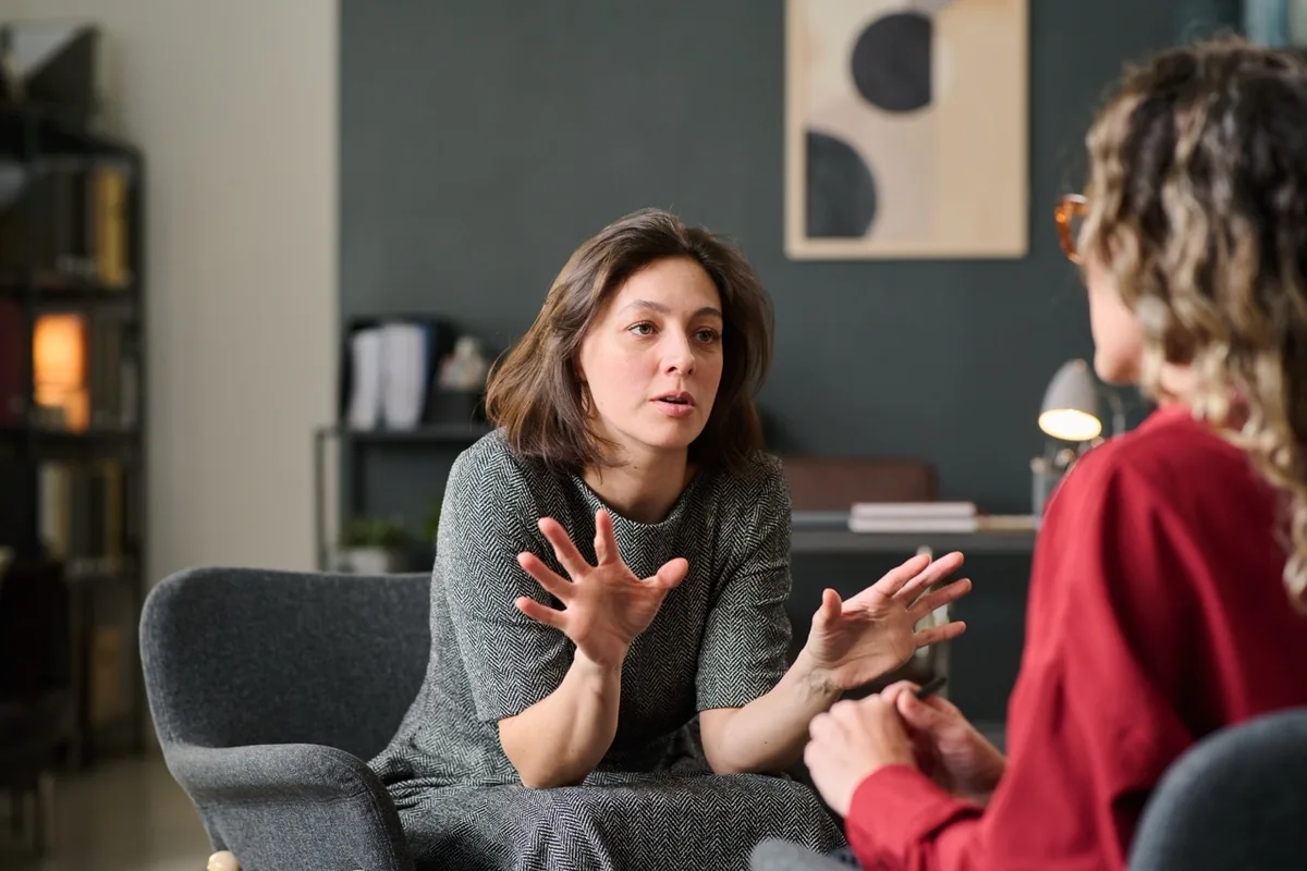 A woman explains her thoughts during a counseling conversation.